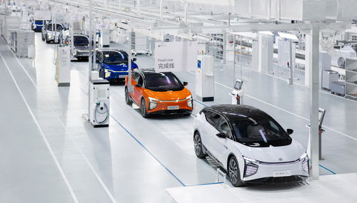 探訪高合“黑燈工廠” 這是造車還是科幻片場(chǎng)？